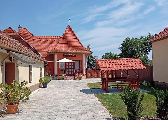 Livia Apartman
